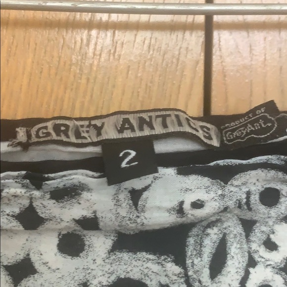 Grey antics powers to the people skirt - Picture 2 of 2